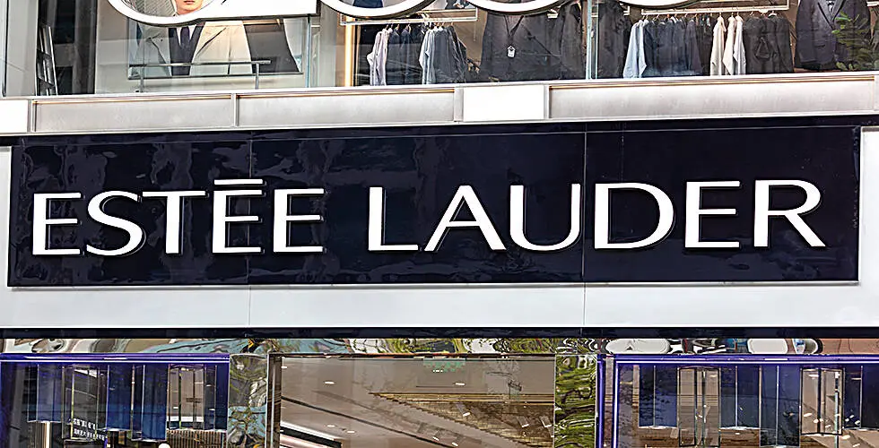 Estée Lauder glänzt im vierten Geschäftsquartal